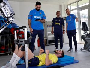 Fenerbahçe'de futbolculara çeşitli testler yapıldı