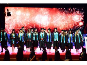 Türkiye Maarif Vakfına ait Tiran New York Üniversitesinde mezuniyet heyecanı