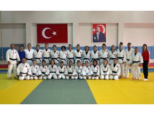 Judoda kadın genç ve ümit milli takımlar Trabzon'da ortak kamp yapıyor