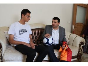 Depremde ailesini kaybeden gencin Galatasaray forması hayali gerçek oldu