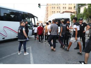 İzmir'de 200 düzensiz göçmen yakalandı