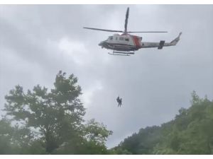 Şile'de selde mahsur kalan 2 kişi helikopterle kurtarıldı