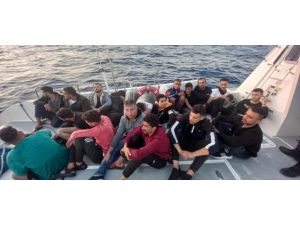 Muğla açıklarında 20 düzensiz göçmen kurtarıldı