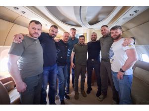 Zelenskiy, Türkiye'deki 5 Azov Taburu komutanının Ukrayna'ya döndüğünü duyurdu