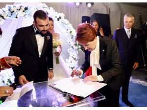 İYİ Parti Genel Başkanı Akşener, nikah şahidi oldu