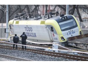 Ankara'da akaryakıt yüklü trenin raydan çıkması