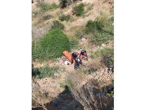 Adana'da yamaçtan düşen kişi yaralandı