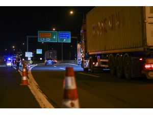 Heyelan nedeniyle kapatılan TEM Otoyolu'nun Kahramankazan gişelerinde trafik ekipleri önlem aldı