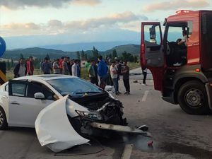 Kütahya'da iki otomobilin çarpıştığı kazada 6 kişi yaralandı