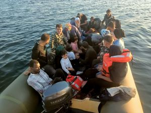 Ayvalık açıklarında 27 düzensiz göçmen yakalandı