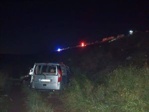 Sivas'ta devrilen hafif ticari araçtaki 1 kişi öldü, 5 kişi yaralandı