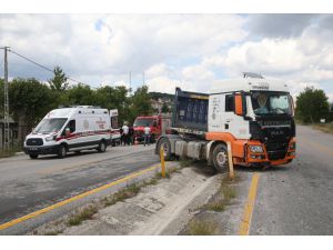 Kastamonu'da kamyonla çarpışan otomobildeki  1 kişi öldü, 1 kişi yaralandı