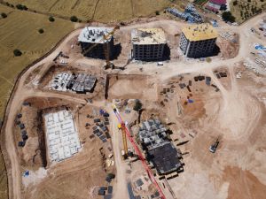 Elazığ'da depremzedeler için 2 bin 936 konut inşa ediliyor