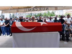 Trafik kazasında hayatını kaybeden polis memurunun cenazesi Kırıkkale'de toprağa verildi