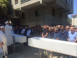 Sivas'taki kazada hayatını kaybeden baba ile 2 oğlunun cenazeleri defnedildi