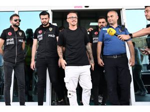 Galatasaray'ın görüşmelere başladığı İspanyol futbolcu Angelino İstanbul'a geldi