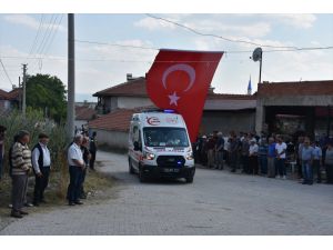 İzmir'deki orman yangınında ölen arazöz sürücüsünün cenazesi Afyonkarahisar'da defnedildi