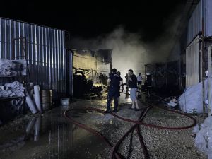Bursa'da plastik boru deposunda çıkan yangın söndürüldü