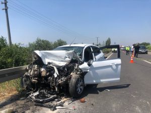 Aydın'da kamyona çarpan otomobilin sürücüsü öldü