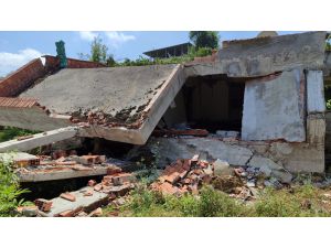 Samsun'un Salıpazarı ilçesinde zeminindeki kayma nedeniyle 5 ev daha tahliye edildi