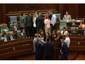 Kosova Meclisi gerginliklere rağmen çalışmalarına devam etti