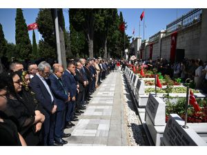 15 Temmuz şehitleri, Edirnekapı'da kabirleri başında anıldı