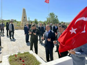 Doğu Anadolu'da 15 Temmuz şehitleri mezarları başında anıldı