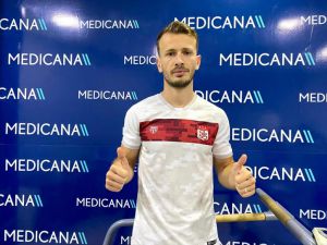 Sivasspor'un yeni transferi Abdulkadir Parmak sağlık kontrolünden geçti