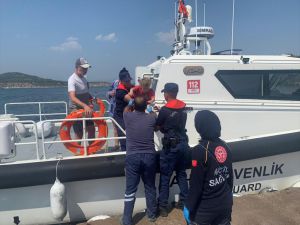 İzmir'de gezi teknesinde rahatsızlanan çocuğa tıbbi tahliye