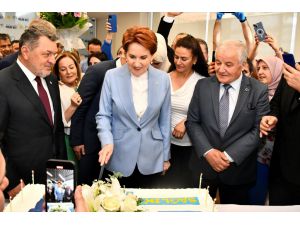 İYİ Parti Genel Başkanı Akşener'e doğum günü sürprizi