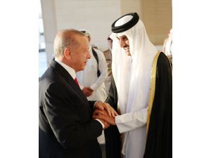 Cumhurbaşkanı Erdoğan Katar'da resmi törenle karşılandı
