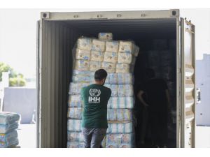 İHH, Sudan'a 15 konteynerlik yardım malzemesi gönderdi