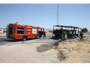 Diyarbakır'da seyir halindeki yolcu otobüsü yandı
