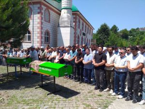 GÜNCELLEME - Zonguldak'ta cenazeye giderken kaza yapan otomobildeki kadın öldü