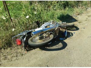 GÜNCELLEME - Bursa'da kamyonete çarpan motosikletin ağır yaralanan sürücüsü hastanede hayatını kaybetti