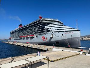 Bodrum'a Bahamalar bayraklı "Resilient Lady" yolcu gemisiyle 1361 turist geldi