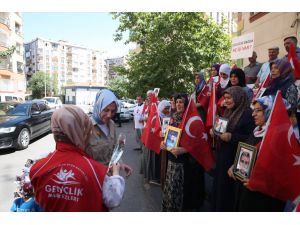 Gençlik ve Spor Bakan Yardımcısı Koçoğlu, Diyarbakır annelerini ziyaret etti: