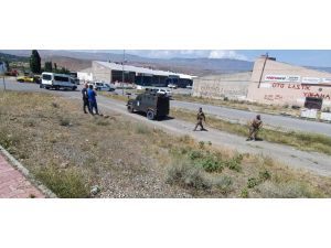 Kars'ta otomobilde bomba süsü verilen düzenekten oyun hamuru çıktı