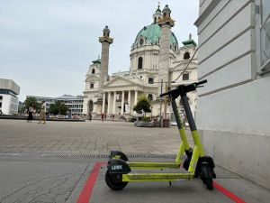 Avusturya'da elektrikli skuter kullanıcıları için "kask zorunluluğu" önerisi tartışmalara yol açtı