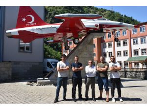 Türk Yıldızları'nın gösteri uçağı Trabzon'daki öğrencilerin eğitiminde kullanılacak