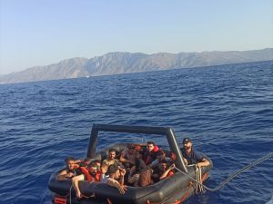 Muğla açıklarında 19 düzensiz göçmen kurtarıldı