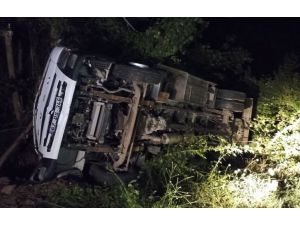 Karabük'te devrilen kamyondaki 2 kişi yaralandı