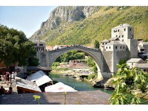 Bosna Hersek'teki Osmanlı mirası Mostar Köprüsü'nün yeniden açılmasının 19'uncu yılı