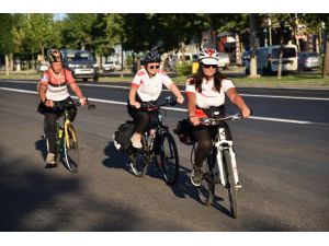 Bisiklet tutkunu 3 kadın, farkındalık için Güneydoğu turunda pedal çeviriyor