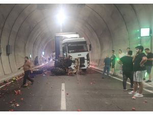 Çanakkale'de tünelde tırın arkadan çarptığı traktörün sürücüsü ağır yaralandı