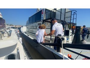İzmir açıklarındaki gezi teknelerinde rahatsızlanan 2 kişiye tıbbi tahliye