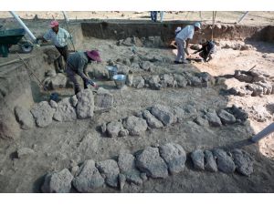 Malazgirt Savaşı alanının tespiti için yapılan kazıda 15 mezar açıldı