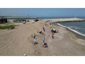 "Anadoluyuz Biz" projesi ile Tekirdağ'dan Sakarya'ya gelen öğrenciler sahili temizledi