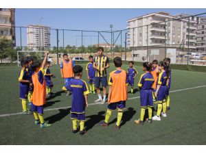 Kilisli genç futbolcu memleketinde açtığı spor okulunda yeni yetenekler peşinde