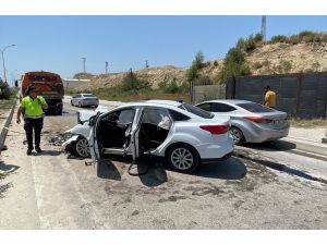 Adana'da yol temizleme aracına çarpan otomobildeki anne öldü, 3 çocuğu yaralandı